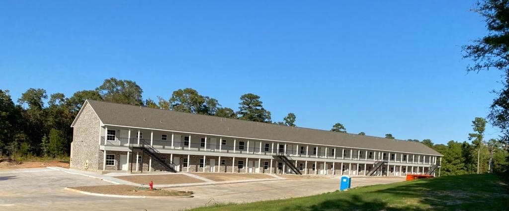 Full view of Ark in the Valley apartment community in Huntsville, Texas