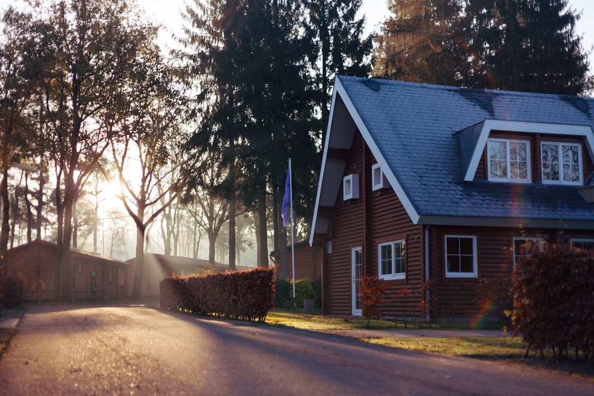 Scenic neighborhood setting in the Huntsville area